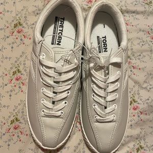 Tretorn Nylite women’s Grey faux leather sneakers NWOT Size 7 Shoes Fashion